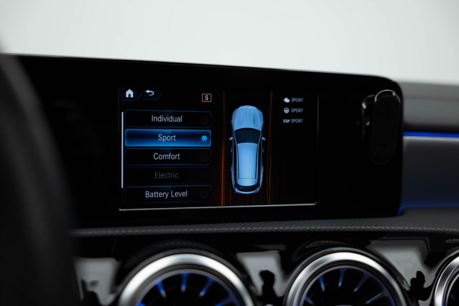 Mercedes-Benz CLA-Klasse Shooting Brake 250 e AMG Line |Pano|Leder|Ambient|Trekhaak|Adaptive|