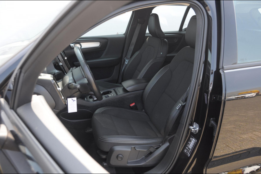 Volvo XC40 T3 163PK Automaat Momentum Pro / Parkeersensoren met camera / Trekhaak / Elektrische achterklep / Bluetooth / Apple carplay / Cruise control / On call