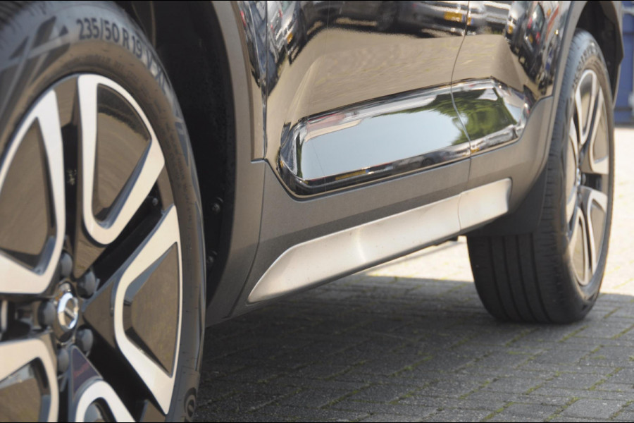Volvo XC40 T3 163PK Automaat Momentum Pro / Parkeersensoren met camera / Trekhaak / Elektrische achterklep / Bluetooth / Apple carplay / Cruise control / On call