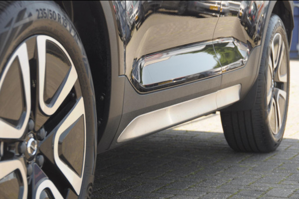 Volvo XC40 T3 163PK Automaat Momentum Pro / Parkeersensoren met camera / Trekhaak / Elektrische achterklep / Bluetooth / Apple carplay / Cruise control / On call