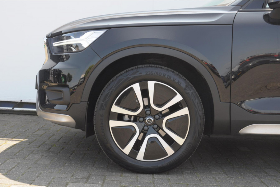 Volvo XC40 T3 163PK Automaat Momentum Pro / Parkeersensoren met camera / Trekhaak / Elektrische achterklep / Bluetooth / Apple carplay / Cruise control / On call