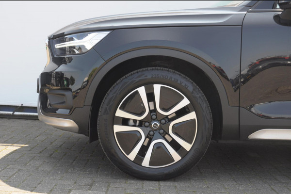 Volvo XC40 T3 163PK Automaat Momentum Pro / Parkeersensoren met camera / Trekhaak / Elektrische achterklep / Bluetooth / Apple carplay / Cruise control / On call