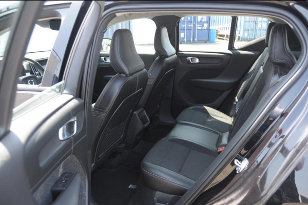 Volvo XC40 T3 163PK Automaat Momentum Pro / Parkeersensoren met camera / Trekhaak / Elektrische achterklep / Bluetooth / Apple carplay / Cruise control / On call