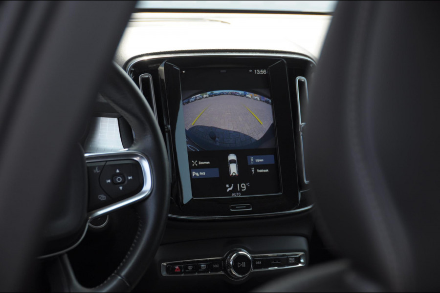 Volvo XC40 T3 163PK Automaat Momentum Pro / Parkeersensoren met camera / Trekhaak / Elektrische achterklep / Bluetooth / Apple carplay / Cruise control / On call
