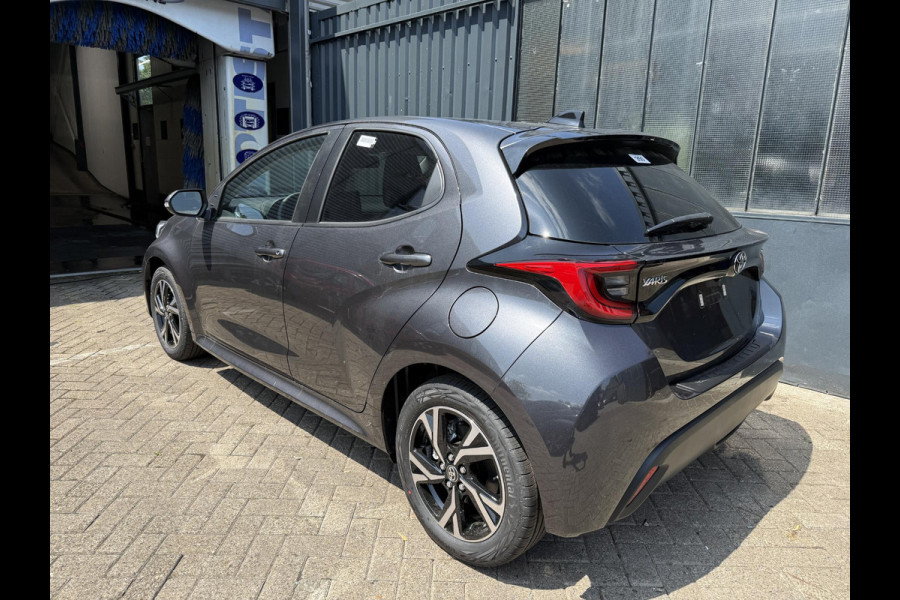 Toyota Yaris 1.5 Hybrid Dynamic Luxury | Stoelverwarming | Camera | Lichtmetalen velgen |