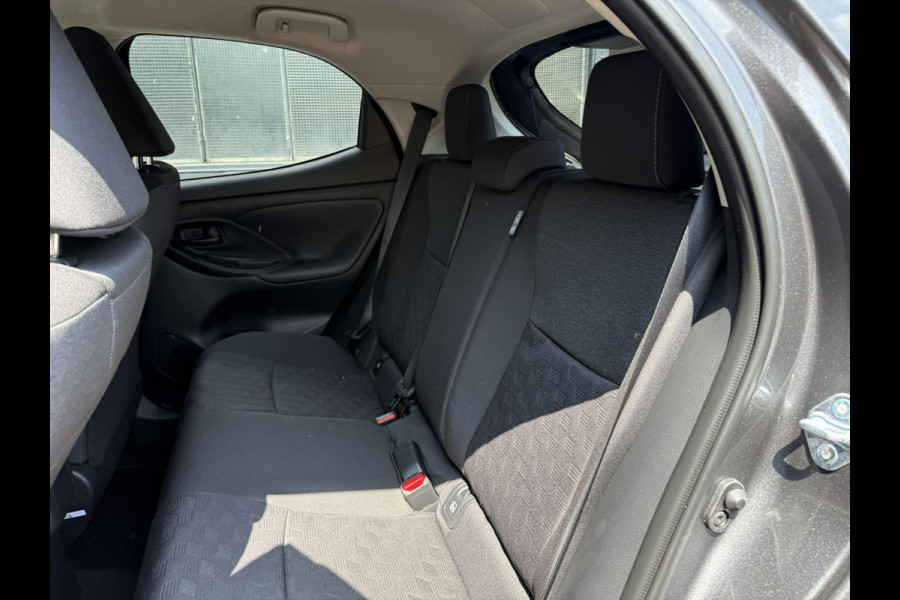 Toyota Yaris 1.5 Hybrid Dynamic Luxury | Stoelverwarming | Camera | Lichtmetalen velgen |