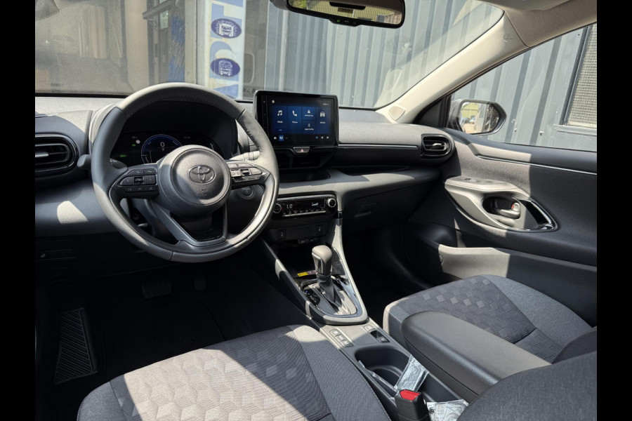 Toyota Yaris 1.5 Hybrid Dynamic Luxury | Stoelverwarming | Camera | Lichtmetalen velgen |