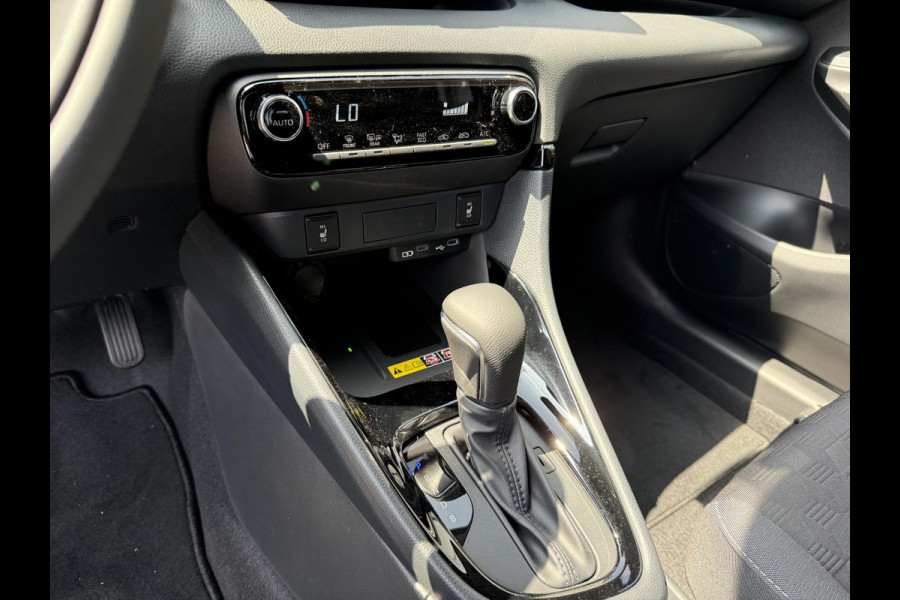 Toyota Yaris 1.5 Hybrid Dynamic Luxury | Stoelverwarming | Camera | Lichtmetalen velgen |