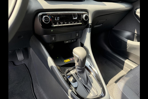 Toyota Yaris 1.5 Hybrid Dynamic Luxury | Stoelverwarming | Camera | Lichtmetalen velgen |