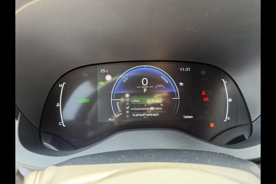 Toyota Yaris 1.5 Hybrid Dynamic Luxury | Stoelverwarming | Camera | Lichtmetalen velgen |