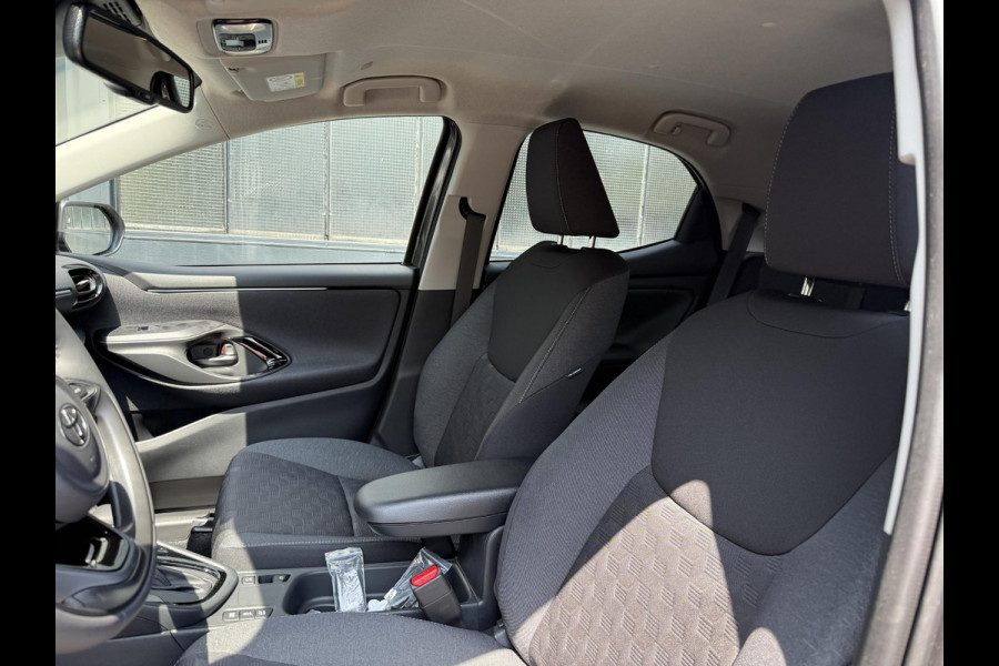 Toyota Yaris 1.5 Hybrid Dynamic Luxury | Stoelverwarming | Camera | Lichtmetalen velgen |