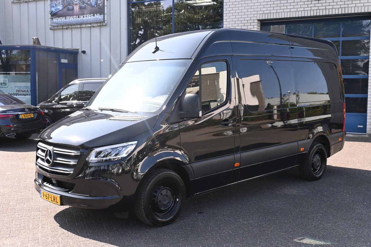 Mercedes-Benz Sprinter 319 CDI 3.0 V6 L2H2 LED, MBUX 10.25 met 360 graden camera, Distronic, Sluithulp Mercedes-Benz Sprinter 319 CDI 3.0 V6 L2H2 LED, MBUX 10.25 met 360 graden camera, Distronic, Sluithulp