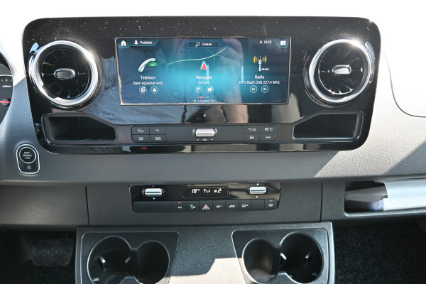 Mercedes-Benz Sprinter 319 CDI 3.0 V6 L2H2 LED, MBUX 10.25 met 360 graden camera, Distronic, Sluithulp