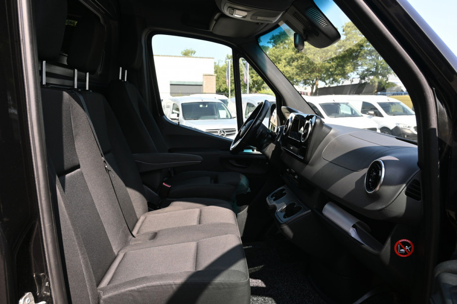 Mercedes-Benz Sprinter 319 CDI 3.0 V6 L2H2 LED, MBUX 10.25 met 360 graden camera, Distronic, Sluithulp