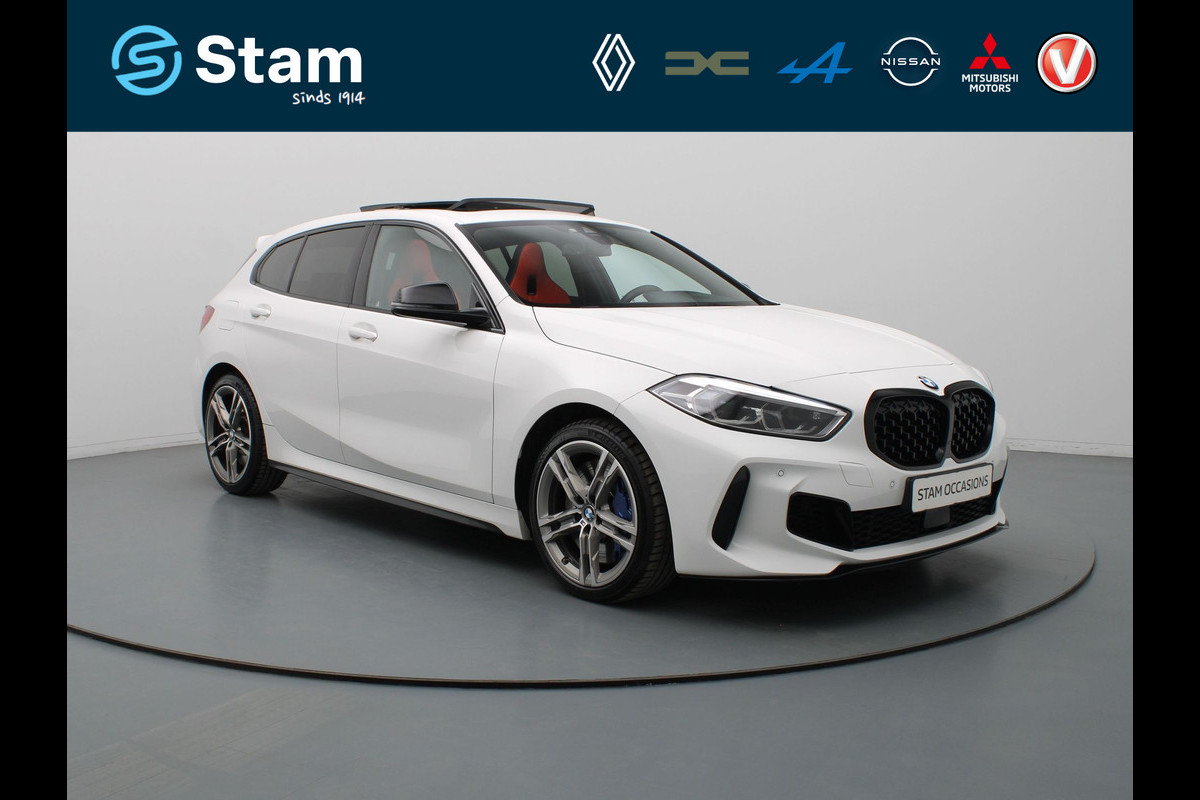 BMW 1-serie M135i 306pk xDrive High Executive Harman Kardon | Head-Up | Parkeersens. v+a | Stoel-/stuurverw. | Panoramadak BMW 1-serie M135i 306pk xDrive High Executive Harman Kardon | Head-Up | Parkeersens. v+a | Stoel-/stuurverw. | Panoramadak