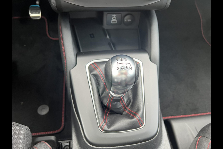 Ford FOCUS Wagon 1.0 EcoBoost Hybrid ST Line X 125pk | 18 Inch Lichtmetaal | Elektrische Achterklep | Panoramadak | Driver Assistance Pack | Winterpack | Matrix Led koplampen