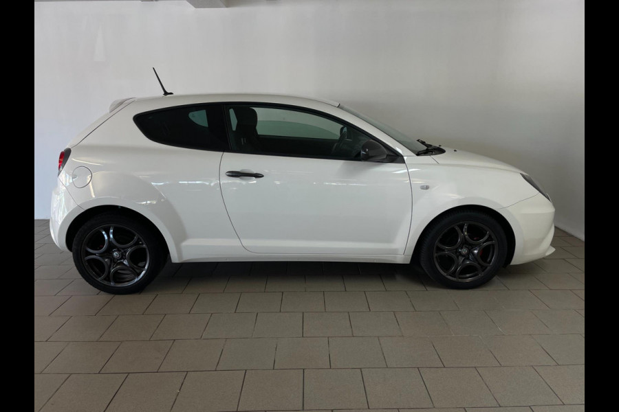 Alfa Romeo MiTo 0.9 TwinAir ECO AIRCO CRUISE SCHERM PDC VELGEN ELEK RAMEN CENT VERG PRIVACYGLAS NIEUWSTAAT