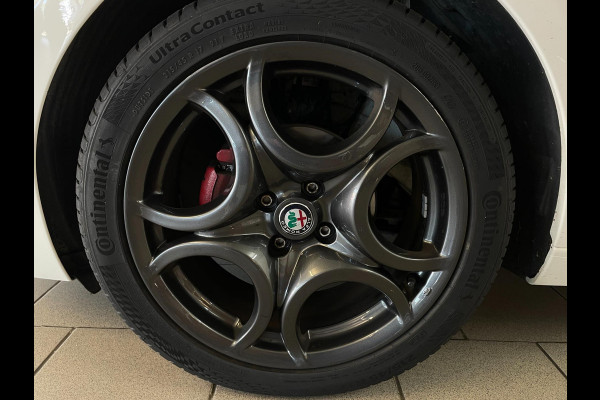 Alfa Romeo MiTo 0.9 TwinAir ECO AIRCO CRUISE SCHERM PDC VELGEN ELEK RAMEN CENT VERG PRIVACYGLAS NIEUWSTAAT
