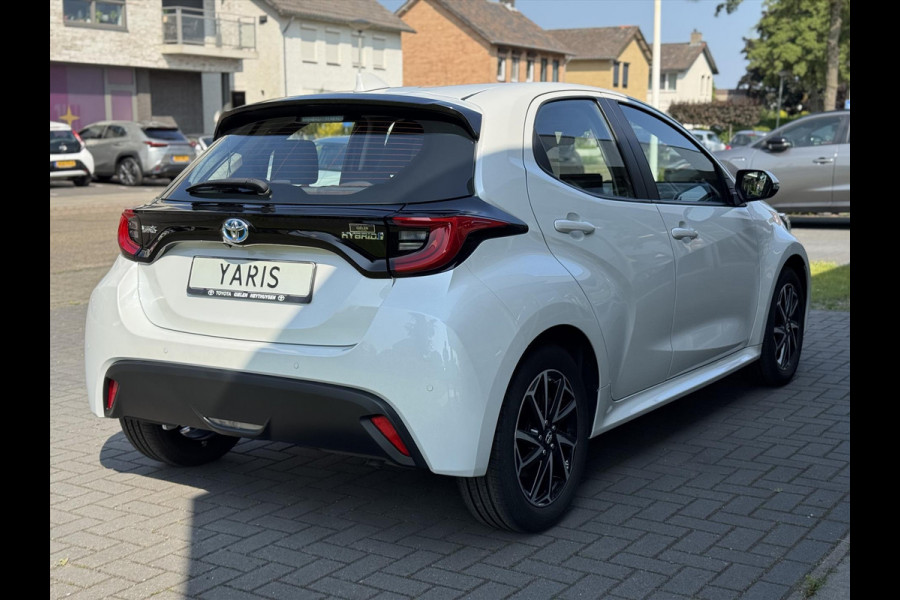 Toyota Yaris 1.5 Hybrid Dynamic Plus | Dodehoekherkenning, Parkeersensoren, Parelmoer wit, Stoelverwarming, Keyless, 16inch