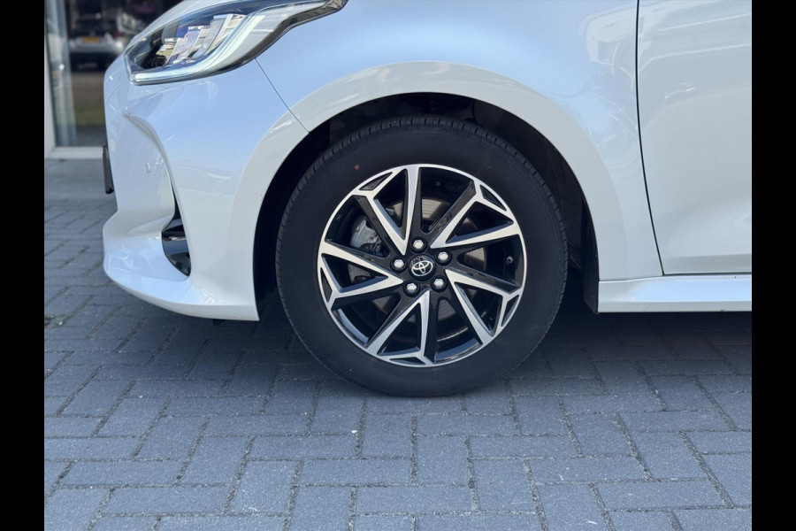 Toyota Yaris 1.5 Hybrid Dynamic Plus | Dodehoekherkenning, Parkeersensoren, Parelmoer wit, Stoelverwarming, Keyless, 16inch