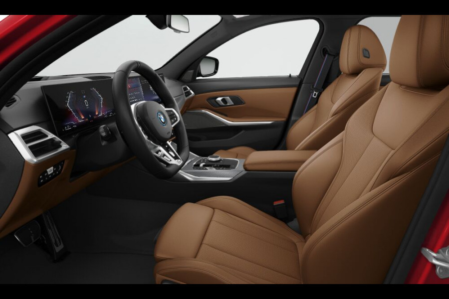 BMW 3 Serie Touring 330e xDrive - M-Sport Pro - LCi 2 - Grote Range - Pano - Trekhaak - ACC