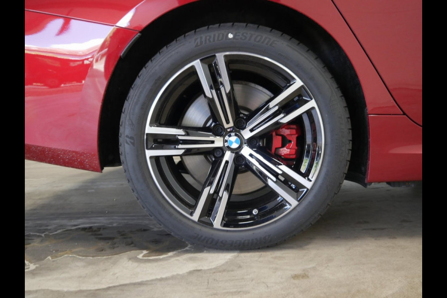 BMW 3 Serie Touring 330e xDrive - M-Sport Pro - LCi 2 - Grote Range - Pano - Trekhaak - ACC