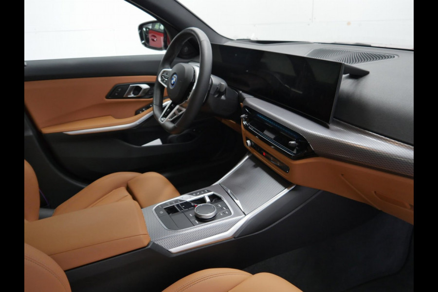 BMW 3 Serie Touring 330e xDrive - M-Sport Pro - LCi 2 - Grote Range - Pano - Trekhaak - ACC