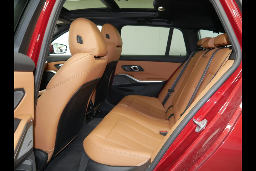 BMW 3 Serie Touring 330e xDrive - M-Sport Pro - LCi 2 - Grote Range - Pano - Trekhaak - ACC