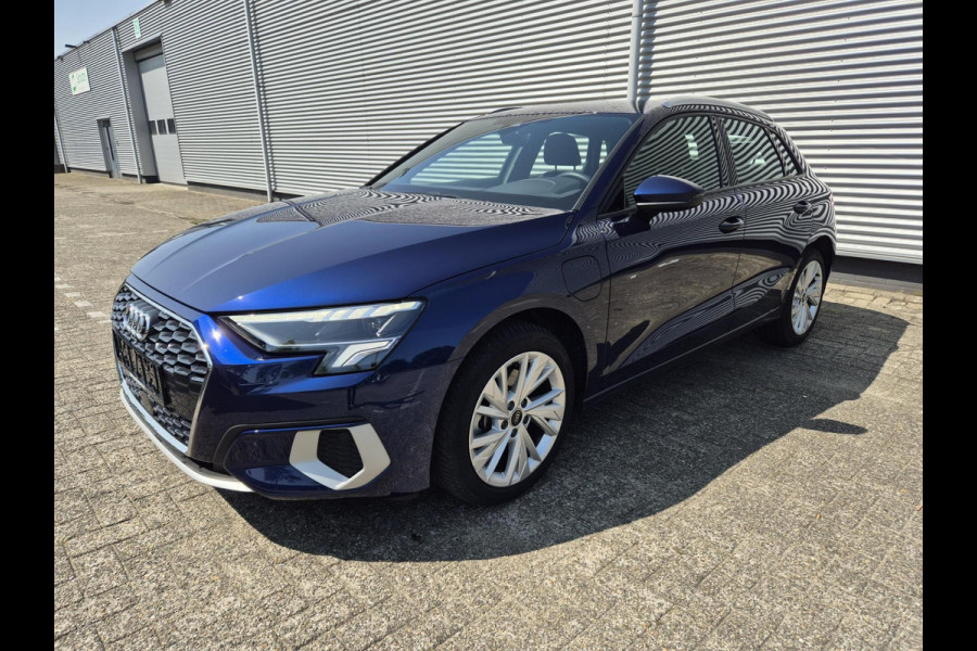 Audi A3 Sportback 40 TFSI e Advanced edition,carplay/android,parkeersensoren/camera,stoelverwarming,armsteun,virtueel dashboard