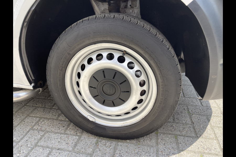 Volkswagen Transporter 2.0 TDI 102pk L2H1 Trendline / vaste prijs rijklaar € 13.950 ex btw / lease vanaf € 316 / euro 6 diesel / bpm vrij / airco / imperial / trekhaak 2200 kg !