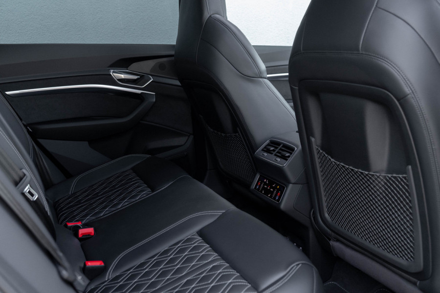 Audi e-tron S Quattro 371kW / Luchtvering/ Standkachel/ Adaptive Cruise Control/ Trekhaak/ Panoramadak/ 371kW (504PK)