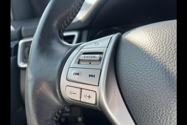 Nissan QASHQAI 1.2 N-Vision 115pk Trekhaak | Panoramadak | 360 graden Camera's | Stoelverwarming | Navigatie | Bluetooth