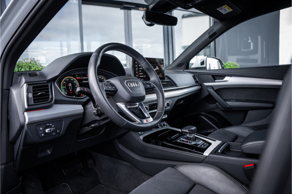 Audi Q5 Sportback 55 TFSI e S edition Competition - Luchtvering | 360 Camera | Elek. Stoelen | ACC | Sfeerverlichting S-Line