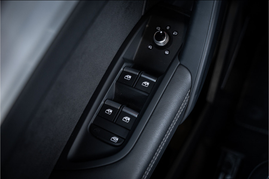 Audi Q5 Sportback 55 TFSI e S edition Competition - Luchtvering | 360 Camera | Elek. Stoelen | ACC | Sfeerverlichting S-Line