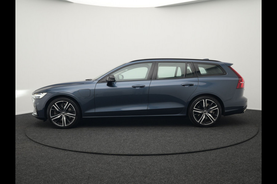 Volvo V60 T6 Recharge AWD R-Design Plug In Hybrid 340pk Dealer O.H. PHEV | Sportstoelen Verwarmd | Trekhaak af Fabriek | Pilot Assit | Apple Carplay | Adaptive Cruise | 360 Camera | Navigatie | DAB | Virtual |
