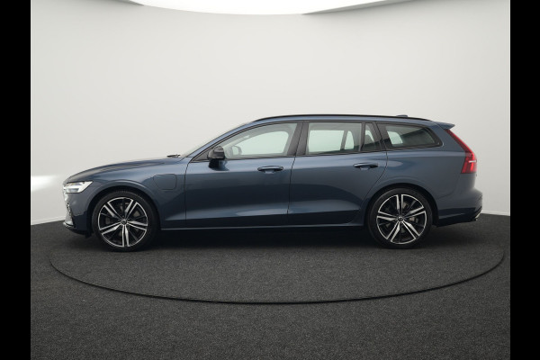 Volvo V60 T6 Recharge AWD R-Design Plug In Hybrid 340pk Dealer O.H. PHEV | Sportstoelen Verwarmd | Trekhaak af Fabriek | Pilot Assit | Apple Carplay | Adaptive Cruise | 360 Camera | Navigatie | DAB | Virtual |