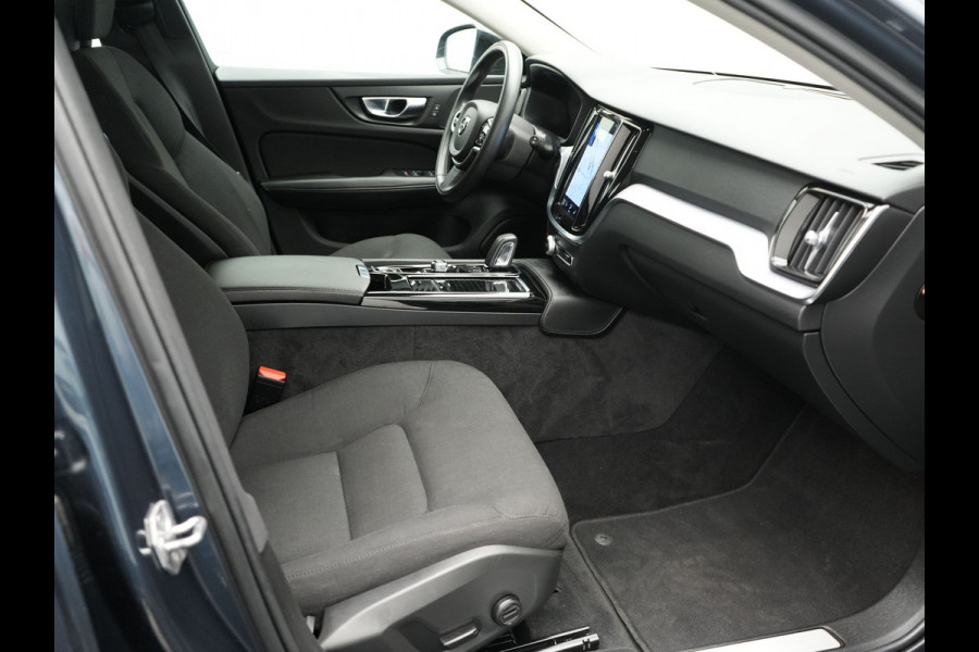 Volvo V60 T6 Recharge AWD R-Design Plug In Hybrid 340pk Dealer O.H. PHEV | Sportstoelen Verwarmd | Trekhaak af Fabriek | Pilot Assit | Apple Carplay | Adaptive Cruise | 360 Camera | Navigatie | DAB | Virtual |