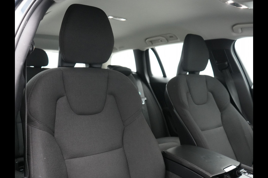 Volvo V60 T6 Recharge AWD R-Design Plug In Hybrid 340pk Dealer O.H. PHEV | Sportstoelen Verwarmd | Trekhaak af Fabriek | Pilot Assit | Apple Carplay | Adaptive Cruise | 360 Camera | Navigatie | DAB | Virtual |