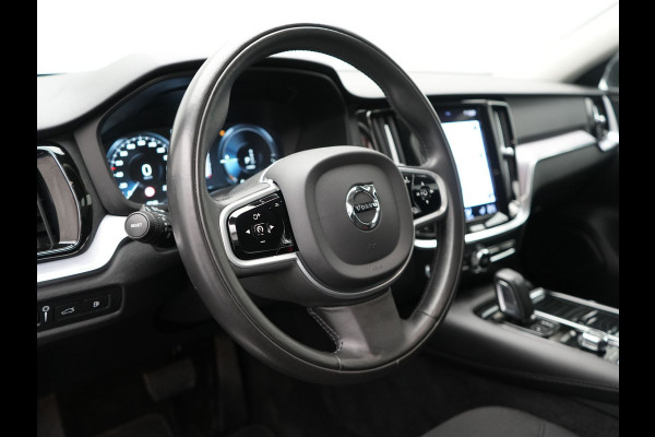 Volvo V60 T6 Recharge AWD R-Design Plug In Hybrid 340pk Dealer O.H. PHEV | Sportstoelen Verwarmd | Trekhaak af Fabriek | Pilot Assit | Apple Carplay | Adaptive Cruise | 360 Camera | Navigatie | DAB | Virtual |