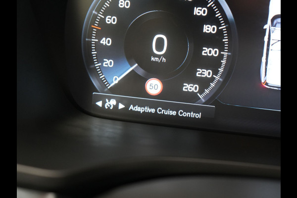 Volvo V60 T6 Recharge AWD R-Design Plug In Hybrid 340pk Dealer O.H. PHEV | Sportstoelen Verwarmd | Trekhaak af Fabriek | Pilot Assit | Apple Carplay | Adaptive Cruise | 360 Camera | Navigatie | DAB | Virtual |