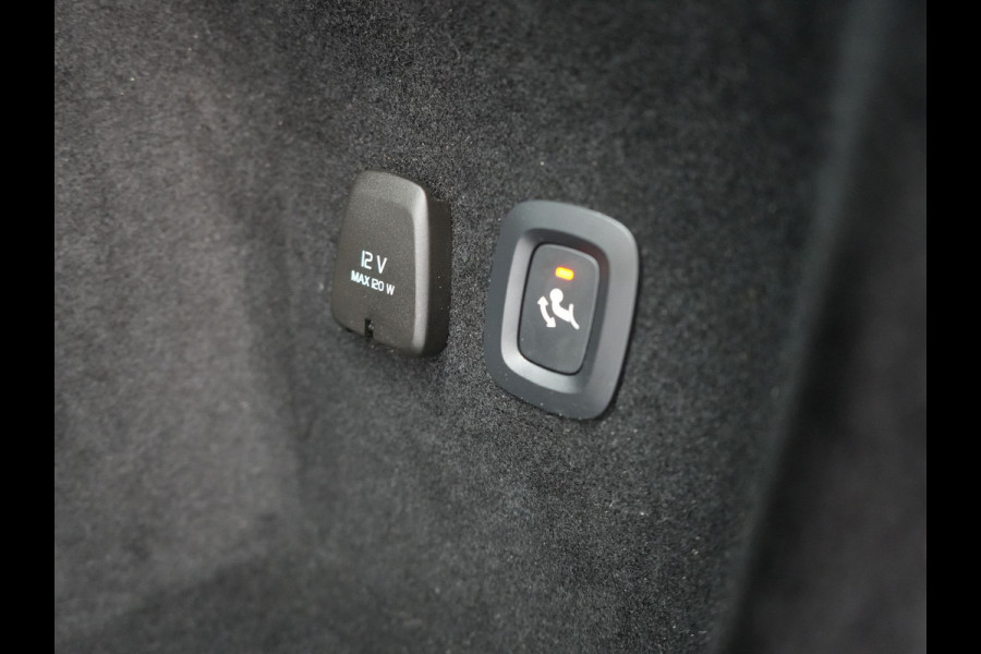 Volvo V60 T6 Recharge AWD R-Design Plug In Hybrid 340pk Dealer O.H. PHEV | Sportstoelen Verwarmd | Trekhaak af Fabriek | Pilot Assit | Apple Carplay | Adaptive Cruise | 360 Camera | Navigatie | DAB | Virtual |