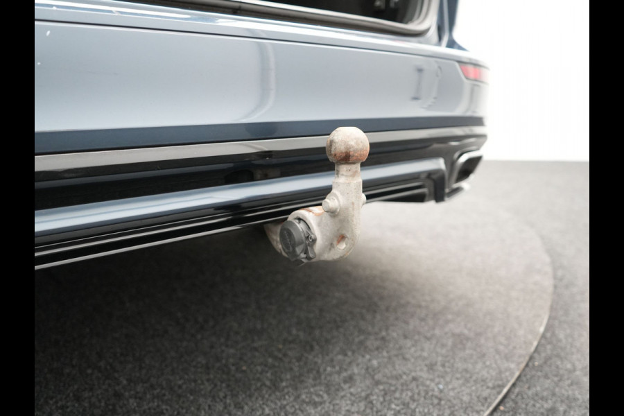 Volvo V60 T6 Recharge AWD R-Design Plug In Hybrid 340pk Dealer O.H. PHEV | Sportstoelen Verwarmd | Trekhaak af Fabriek | Pilot Assit | Apple Carplay | Adaptive Cruise | 360 Camera | Navigatie | DAB | Virtual |
