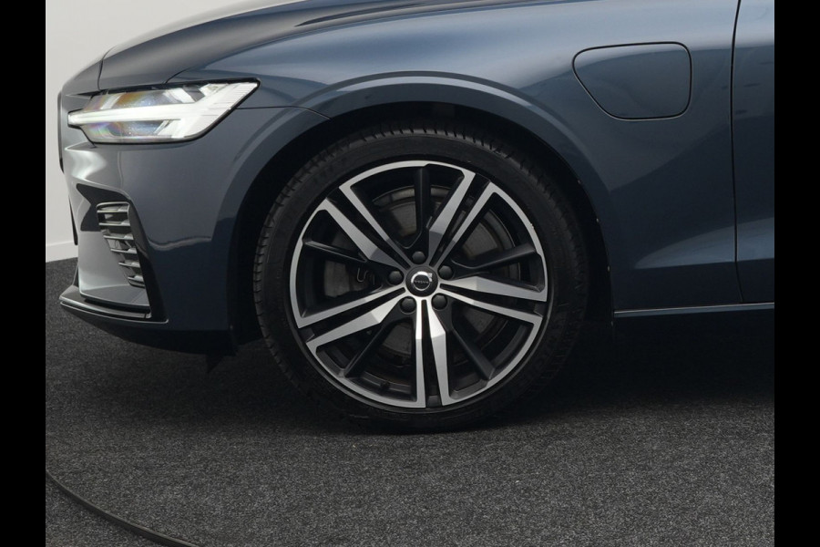 Volvo V60 T6 Recharge AWD R-Design Plug In Hybrid 340pk Dealer O.H. PHEV | Sportstoelen Verwarmd | Trekhaak af Fabriek | Pilot Assit | Apple Carplay | Adaptive Cruise | 360 Camera | Navigatie | DAB | Virtual |