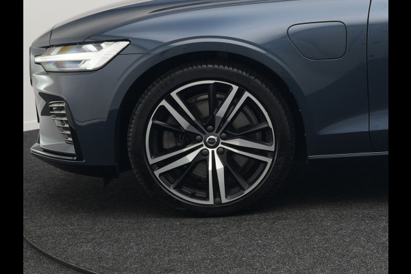 Volvo V60 T6 Recharge AWD R-Design Plug In Hybrid 340pk Dealer O.H. PHEV | Sportstoelen Verwarmd | Trekhaak af Fabriek | Pilot Assit | Apple Carplay | Adaptive Cruise | 360 Camera | Navigatie | DAB | Virtual |