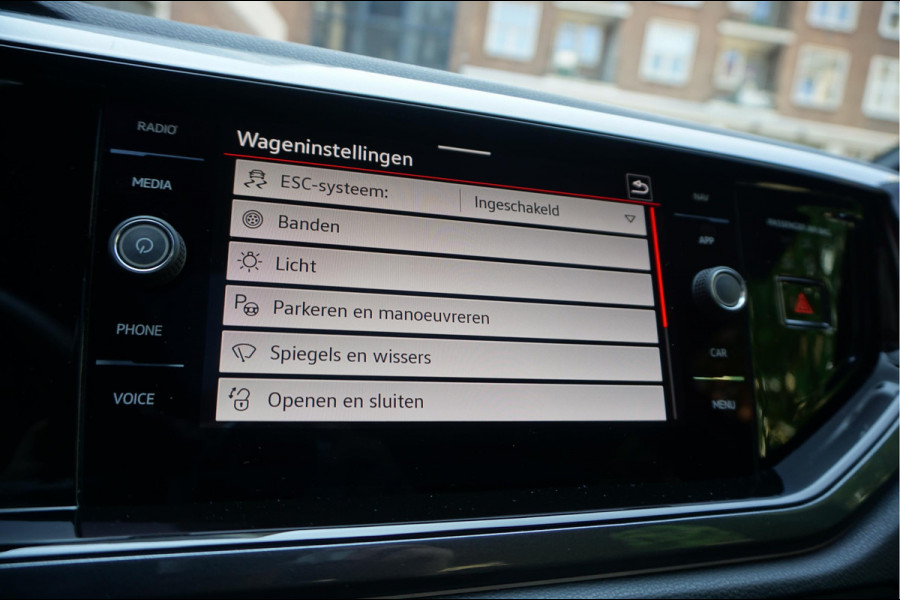 Volkswagen Polo 2.0 TSI GTI Aut7 | PANORAMA | IQ DRIVE | KEYLESS | BEATS | Apple Carplay | Adaptieve cruise control + Lane Departure PLUS (Travel assist) | LED GRILL | Sfeerverlichting