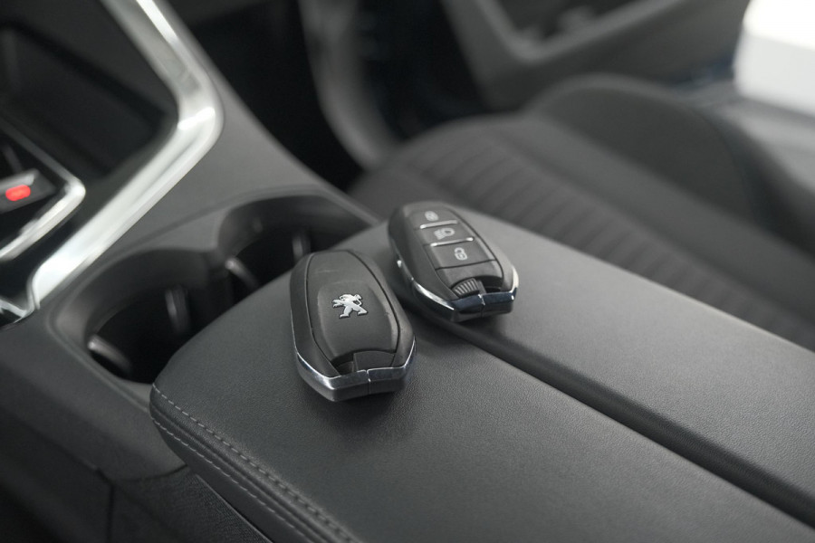 Peugeot 5008 PureTech 130 EAT8 Active Pack | 7 Zitplaatsen | Camera | Navigatie | Apple Carplay | Parkeersensoren