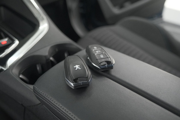 Peugeot 5008 PureTech 130 EAT8 Active Pack | 7 Zitplaatsen | Camera | Navigatie | Apple Carplay | Parkeersensoren