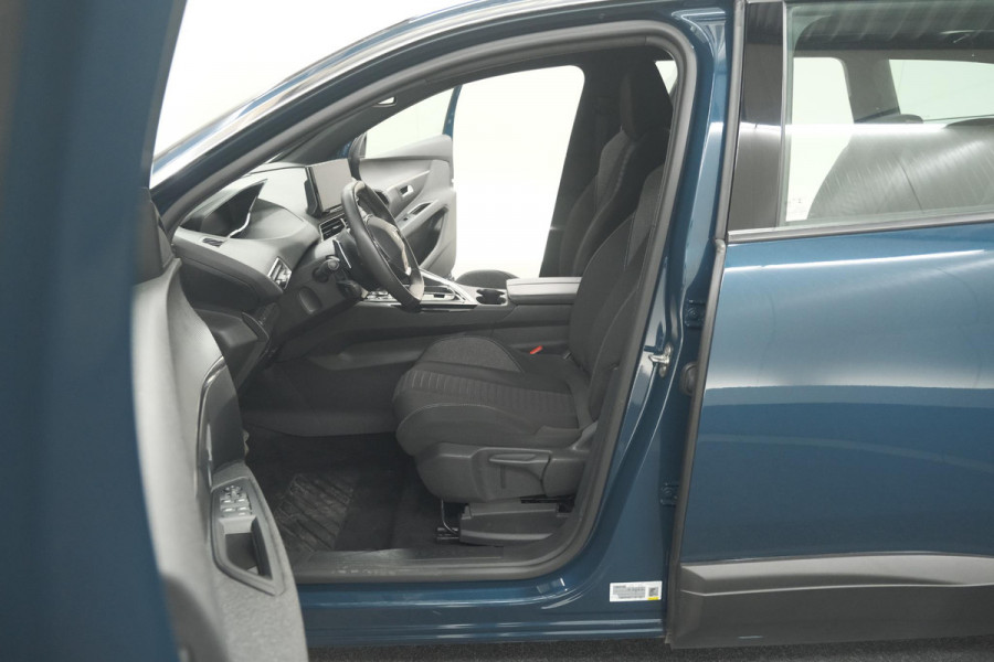 Peugeot 5008 PureTech 130 EAT8 Active Pack | 7 Zitplaatsen | Camera | Navigatie | Apple Carplay | Parkeersensoren