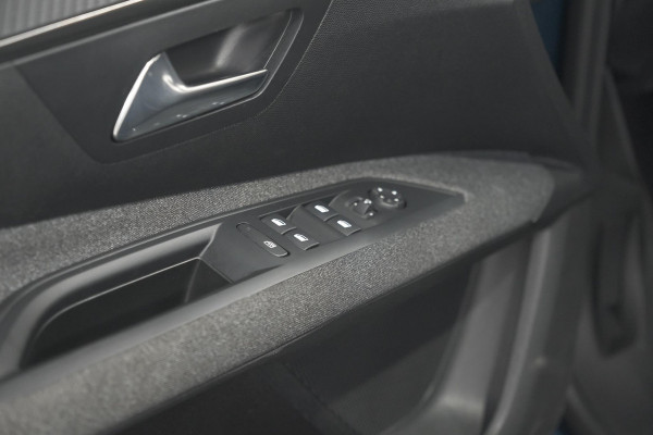 Peugeot 5008 PureTech 130 EAT8 Active Pack | 7 Zitplaatsen | Camera | Navigatie | Apple Carplay | Parkeersensoren