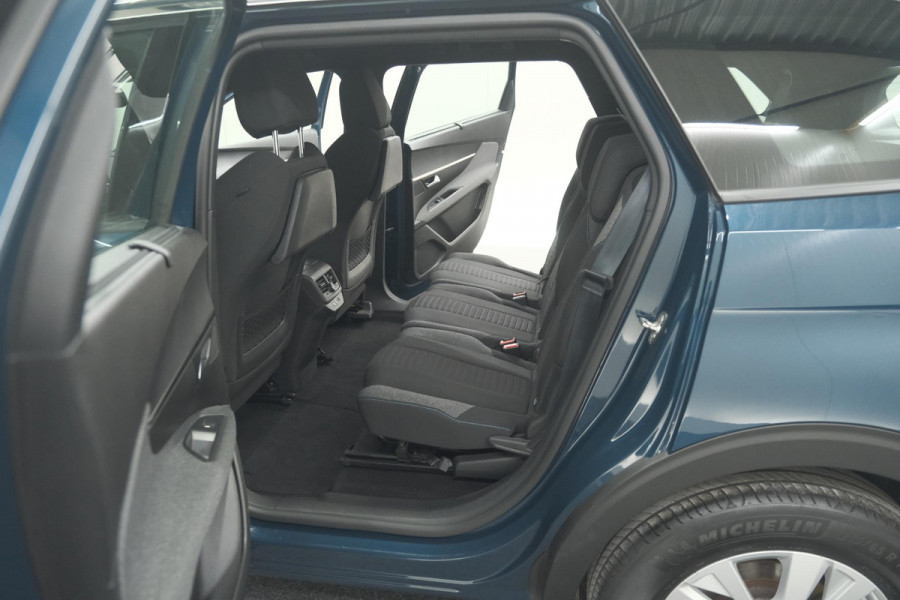 Peugeot 5008 PureTech 130 EAT8 Active Pack | 7 Zitplaatsen | Camera | Navigatie | Apple Carplay | Parkeersensoren